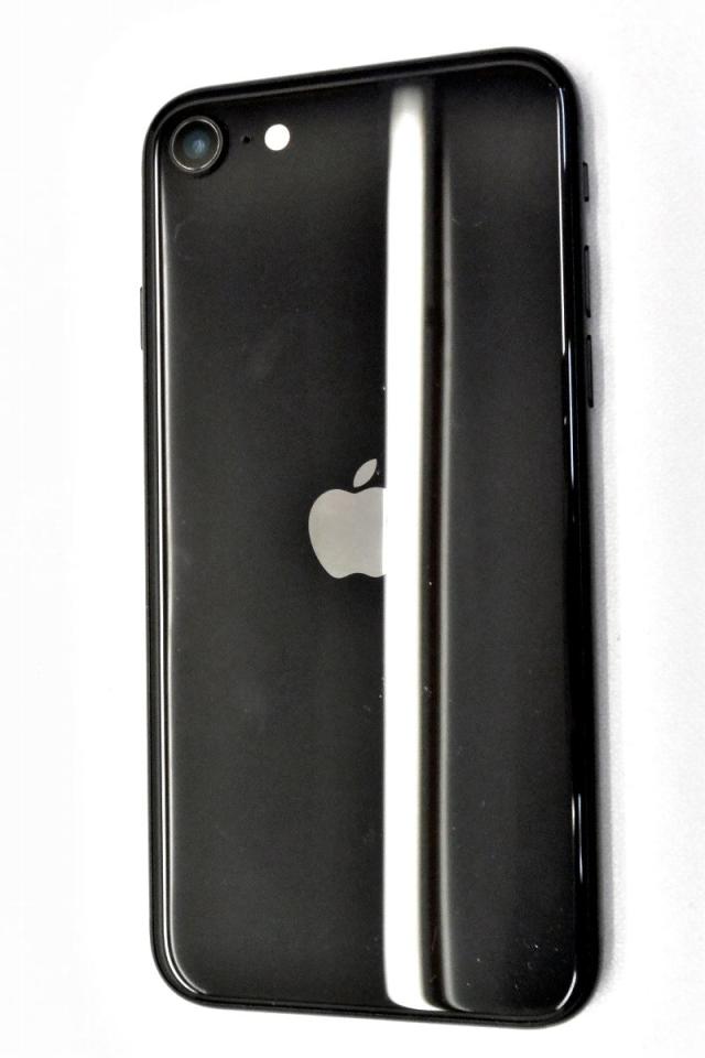 白ロム SIMフリー docomo SIMロック解除済 Apple iPhoneSE(第2世代) 64GB iOS18.1.1 ブラック MHGP3J/A 初期化済【中古】_1