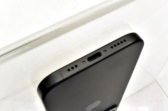 白ロム docomo SIMフリー Apple iPhone15 128GB iOS26.2 Black MTMH3J/A 初期化済【中古】_2