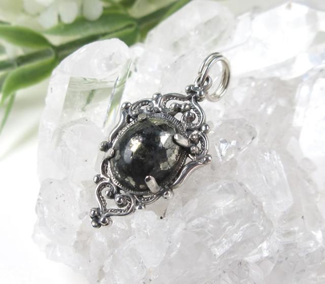 ヒーラーズゴールド 10mmデザイン ペンダントトップ H&E社 証明書付 天然石 パワーストーン  hg820pd001の通販は 7,900円