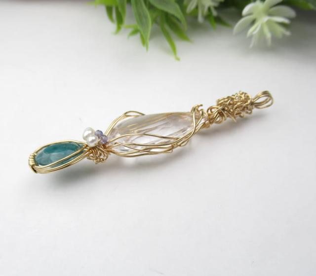 14kgf/天然石トロレアイトとグランディディエライトのひらひらスカートピアス