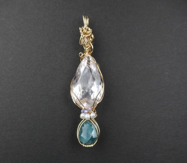 14kgf/天然石トロレアイトとグランディディエライトのひらひらスカートピアス