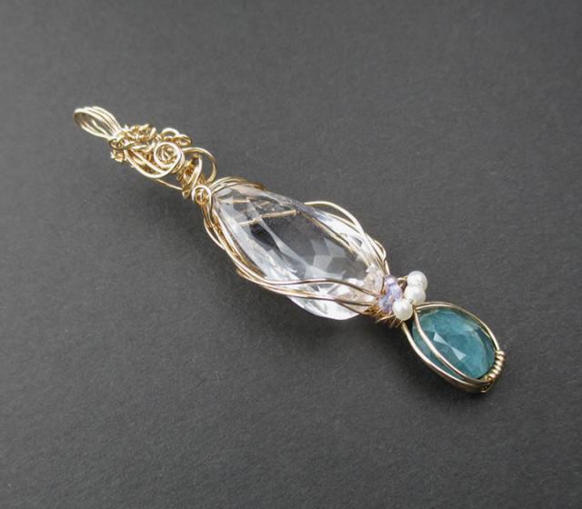 14kgf/天然石トロレアイトとグランディディエライトのひらひらスカートピアス