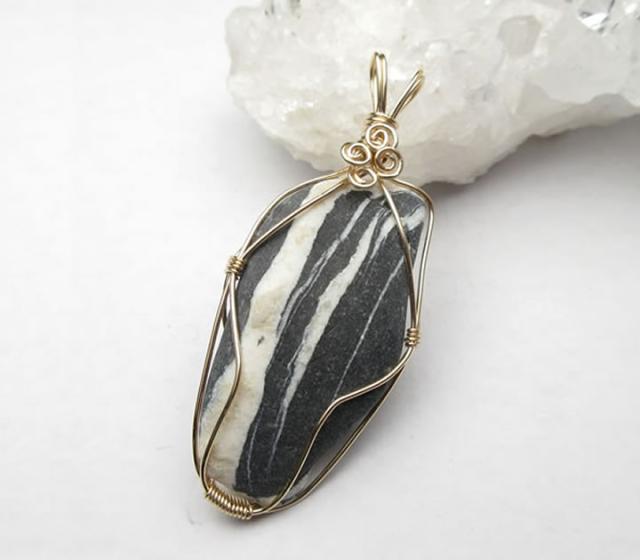 イルミナイト 14kgfペンダント H&E社 心の中の追放された自分を取り戻すためのワークの石 P1illumi001