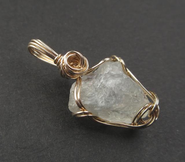 アゾゼオ フェナカイト 原石 ブラジル産 5.73ct 14kgfペンダント H&E社証明書付 ヘブンアンドアース 最も高い波動 ハイバイブレーション サードアイ P1ph205