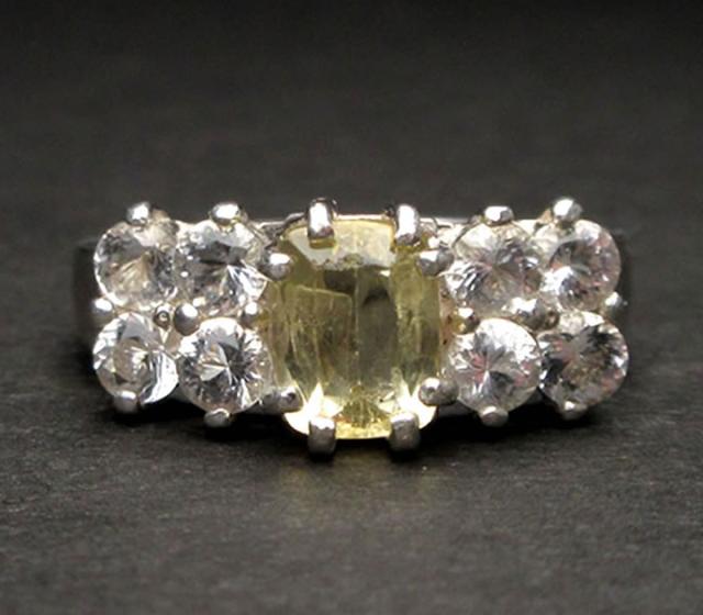 0.95ct イエローヘルデライト 6.8x5.3mm アソゼオアゼツライト 3mm(8個) シルバー925【鑑別書付】H&amp;E社証明書付 世界で最高の波動 リングサイズ変更無料 天然石 R1herde001