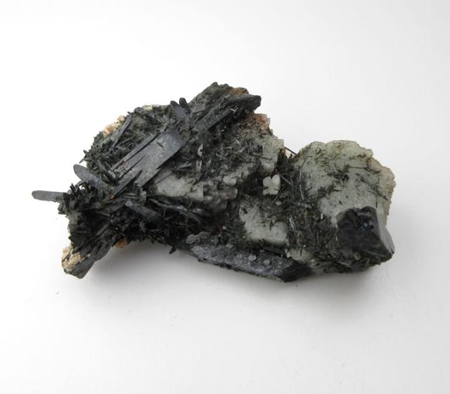 エジリン クラスター 18g エーテル体に付着したネガティブな存在を断ち切るのにこれほど効果的な 石はほとんど無い、とシモンズ氏が言った石 aegi426の通販は