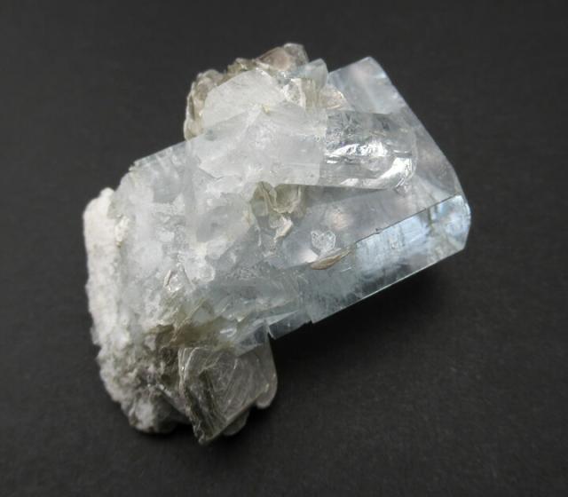 ヒマラヤ産アクアマリン結晶 マスコバイト付き ( 白雲母 ) 虹あり ヒマラヤの清涼なエネルギー aq160_4