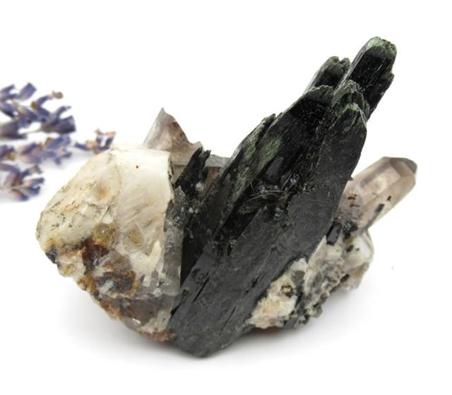 エジリンクラスター93g スモーキークォーツ フェルドスパー結晶 ネガティブな 存在を断ち切るのにこれほど効果的な石はほとんど無い aegi322