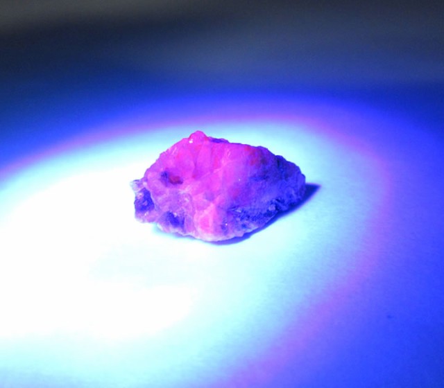 アレキサンドライト原石 4.0ct(0.8g)カラーチェンジ 天上の アレキサンドライト原石 4.0ct(0.8g)カラーチェンジ 天上の