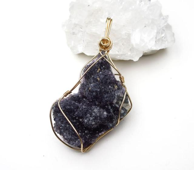 ギャラクシーアメジストクラスター14KGFペンダント ブラックアメジスト 銀河のように美しくキラキラと輝く 神秘体験 保護 神とのつながり P1ame010