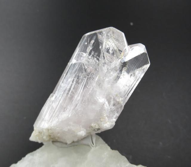 ピンクダンビュライト結晶 高品質 透明 原石 虹あり danbu201 【公式通販】