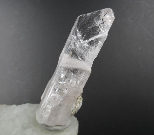 ピンクダンビュライト結晶 虹あり 高品質 パワーストーン 天然石 danbu206_3