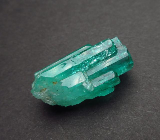 エメラルド結晶 コロンビア産 12.95ct 鑑別書付 最高級 大天使