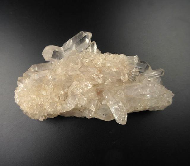 ヒマラヤ産 クォーツ クラスター うっすらピンク 69g クル産 慈愛の女神であるパールヴァティの愛のエネルギー 机の上の浄化用 置物にぴっ たり hima164