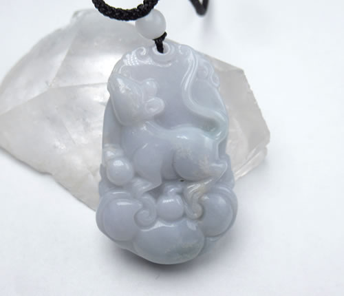 ジェダイト コード ペンダント 38mm 17.5g 本翡翠 ねずみ 吉祥、幸運や調和の象徴お守り パワーストーン jade093の通販は 15,800円