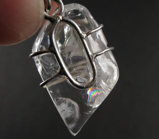 宝石質アゾゼオフェナカイトペンダント 16.6ct 虹あり H&E社証明書付き