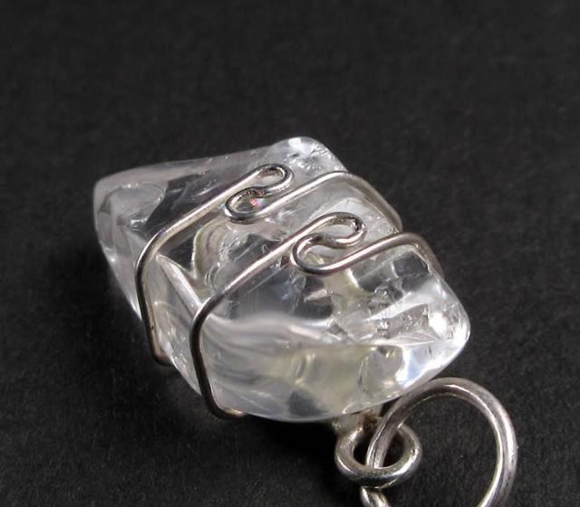 宝石質アゾゼオフェナカイトペンダント 16.6ct 虹あり H&E社証明書付き