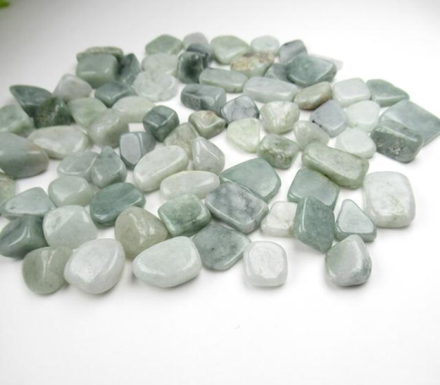 ミャンマー産翡翠 ( ジェダイト ) ヒスイ大粒さざれ 20gセット