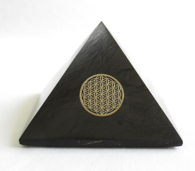 ☆新品　シュンガイト ピラミッド 7cm フラワーオブライフ シュンガイト ピラミッド 7cm フラワーオブライフ 神聖幾何学図形と