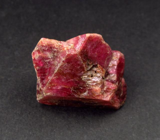 ヒマラヤ産 レッドスピネル 結晶 原石 21.2g 勝利の石 天然石 パワーストーン spinel017_3