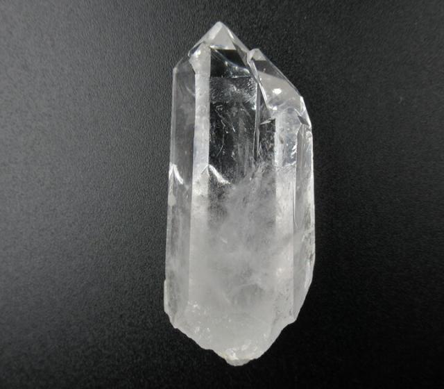 トマスゴンザカ産クォーツ ポイント 63g 水晶 ブラジル産 タイムリンンク イシス ダイアモンドウィンドウ 透明度 稀少 天然石 パワーストーン 浄化に tomas007の通販は 9,800円