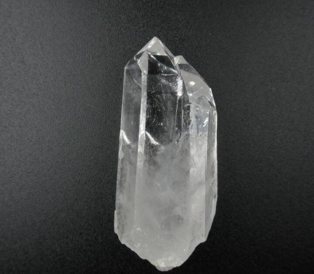 トマスゴンザカ産クォーツ ポイント 63g 水晶 ブラジル産 タイムリンンク イシス ダイアモンドウィンドウ 透明度 稀少 天然石 パワーストーン 浄化に tomas007