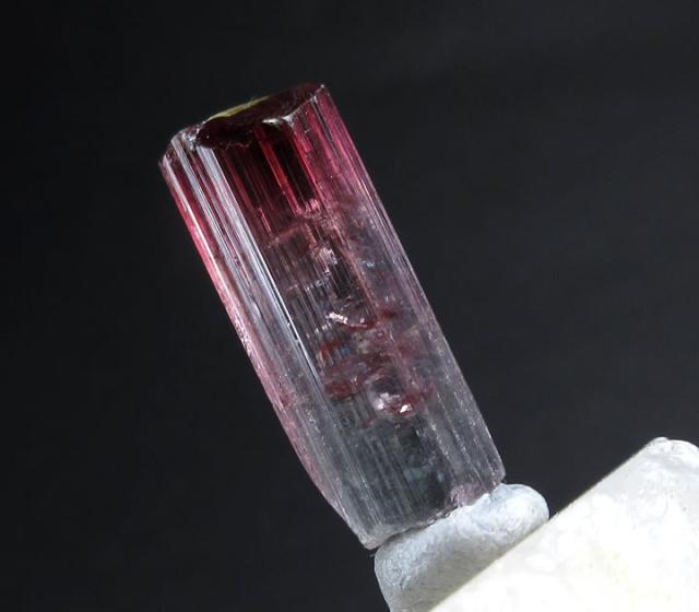 トルマリン結晶原石 12.1ct 19mm 虹あり レッド・ピンクのグラデから