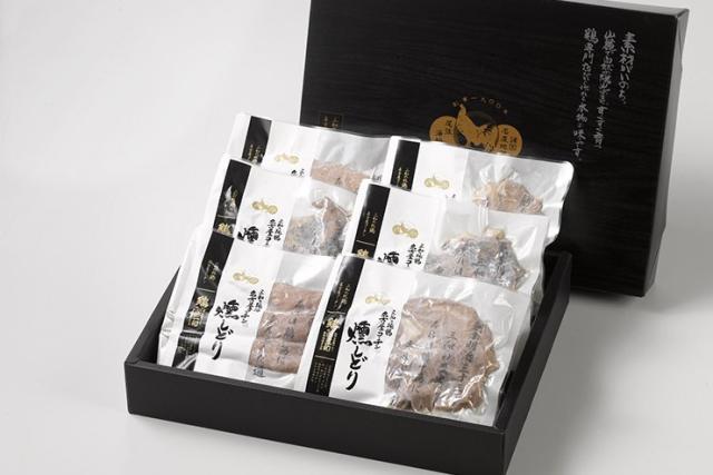 お年賀 御年賀 お歳暮 御歳暮 プレゼント 地鶏 鶏肉 贈答 歳暮 中元 ギフト 送料無料 三和の純鶏名古屋コーチン 燻しどり詰合せ 創業明治の通販はau Pay マーケット 名古屋コーチン 鶏肉専門鶏三和