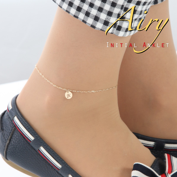 Airy イニシャル アンクレット コイン レディース 夏 サマーK10 10金 ゴールド スクエアチェーン ゴールド お揃い 10K anklet レディースの通販は