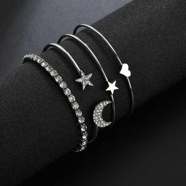 GIVENCHY 星型スタッズ バングル　ブレスレット GIVENCHY - GIVENCHY スター レザー ブレスレットの通販 by
