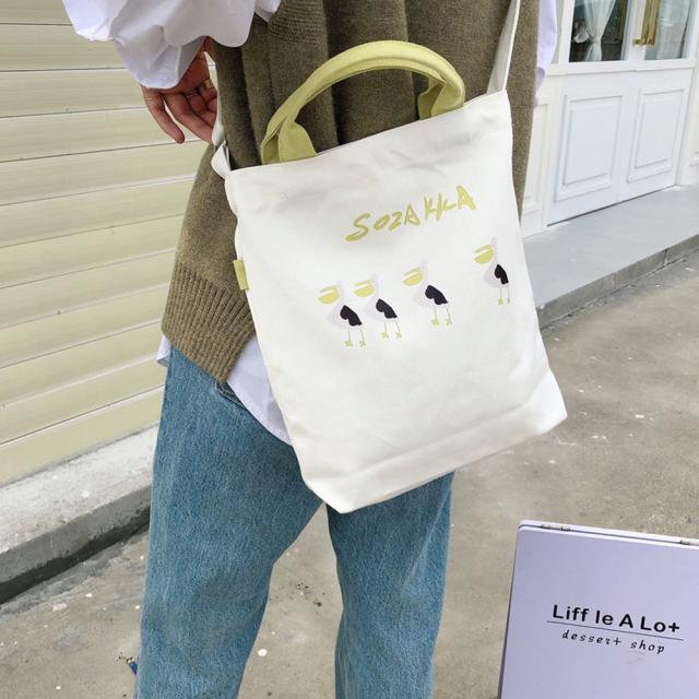 ショルダーバッグ レディース 送料無料 キャンバス 2way プリント 肩掛けバッグ 縦型 サブバッグ おしゃれ 大きめ 手提げの通販はau Pay マーケット ニューウィングス