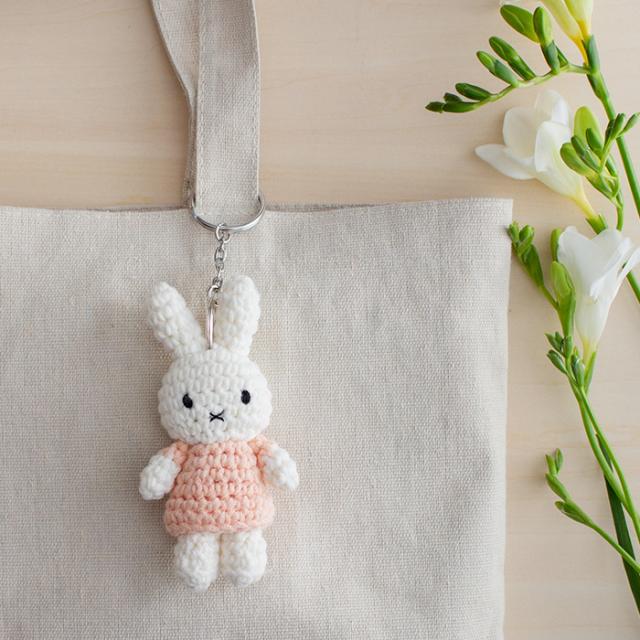 ミッフィー キーハンガー ハンドメイド Just Dutch メール便選択可 キーホルダー キーリング バッグチャーム 編みぐるみ の通販はau Pay マーケット あなろ インテリア雑貨