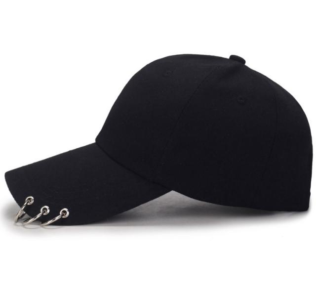 送料無料 3連リングピアスキャップ 帽子 ベースボールキャップ ローキャップ 野球帽 ロゴ 韓国ファッション キャップコーデ ブラックの通販はau Pay マーケット Stella