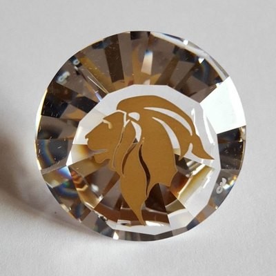 スワロフスキー Swarovski SCS 2016年会員限定品 『「ライオン Akili」 クリアチャトン ペーパーウェイト』 5135902の通販は