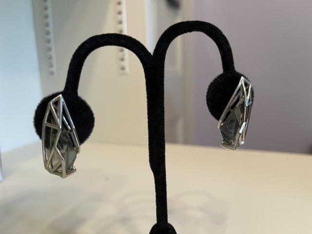 スワロフスキー Atelier Swarovski ダークグレー Armory スタッドピアス 5229313