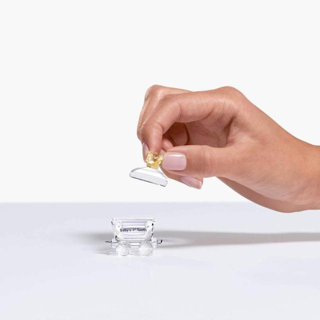 スワロフスキー Crystal Figurine BABYS 1ST TOOTH WAGON 5492218