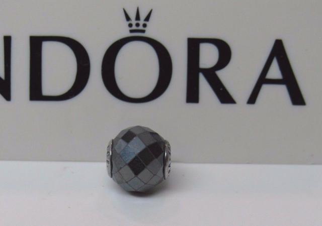 Pandora パンドラ ヘマタイト チャーム  ESSENCE Courage Hematite Charm