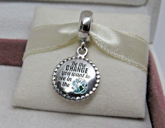 Pandora パンドラ チャーム Be The Change Dangle Charm 青 緑 地図の通販は 8,963円