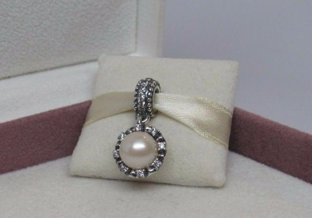 Pandora パンドラ チャーム パール Everlasting Grace Pearl and CZs Dangle Charm 白 真珠