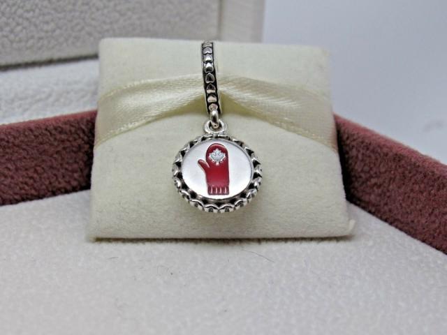 Pandora パンドラ チャーム Canadian Winter Mitten w/ Maple Leaf Charm カナダ 手袋 赤