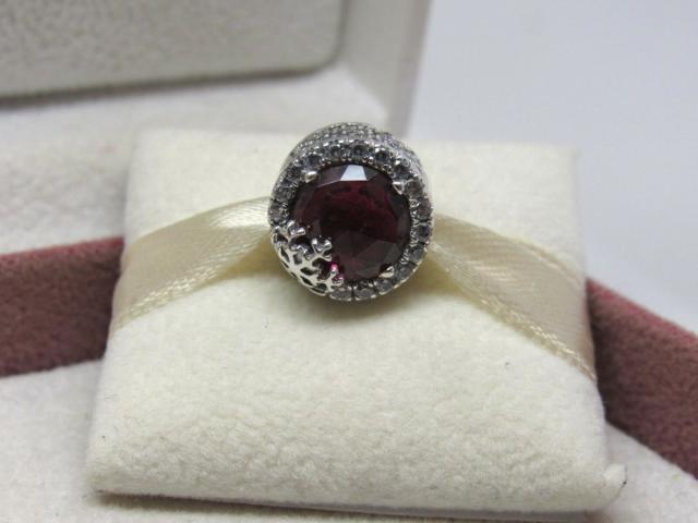 Pandora パンドラ チャーム Dazzling Snowflake Cerise Red Clear CZ Charm 赤 結晶の通販は 16,488円