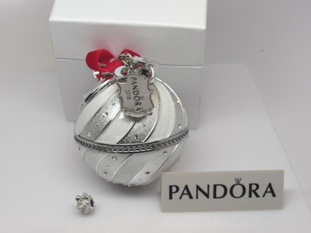 Pandora パンドラ オーナメント White & Silver Rockettes Charm & 2018 Ltd Ornament 白 ロケット