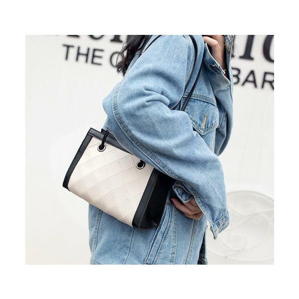 ショルダーバッグ ミニバッグ バッグ レザー 鞄 ポーチ 小物入れ かばん 黒白 ホワイト ブラックの通販はau Pay マーケット Skkストア