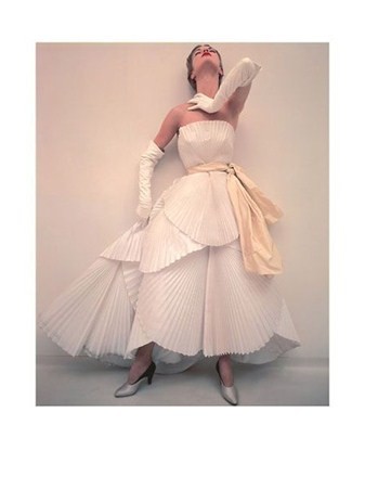 ノーマン・パーキンソン作品 British Vogue, May 1950 アートプリント 80×60cm 木製アートフレーム付の通販は 7,667円