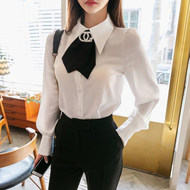 レディース シャツ ブラウス 長袖 ブローチ付きボウタイブラウス トップス ブラウス シャツ レディース 長袖 ボウタイ ブローチ 白 パフの通販はau Pay マーケット Evergreen エバーグリーン