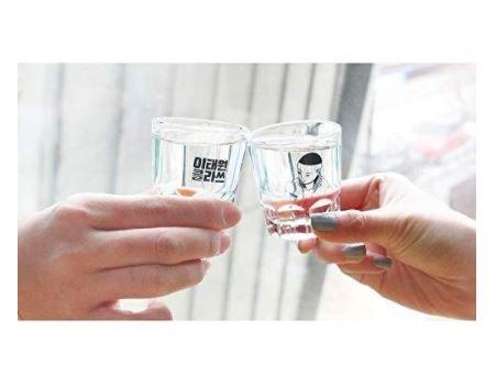 梨泰院 イテウォン クラス柄焼酎グラス２個付き 大鮮焼酎2本セット 韓国でワイン分野で金賞を取った焼酎です 韓国焼酎 韓国お酒 の通販はau Pay マーケット Bobusang Au Pay マーケット店