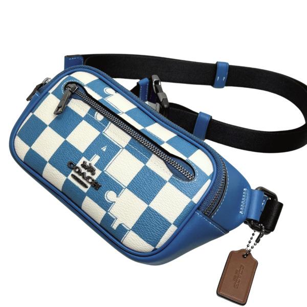 コーチ バッグ メンズ COACH ボディバッグ チェッカー ボード プリント エリアス ミニ ベルト バッグ CR210 QBWR0 ブルージェイ×チョークの通販は