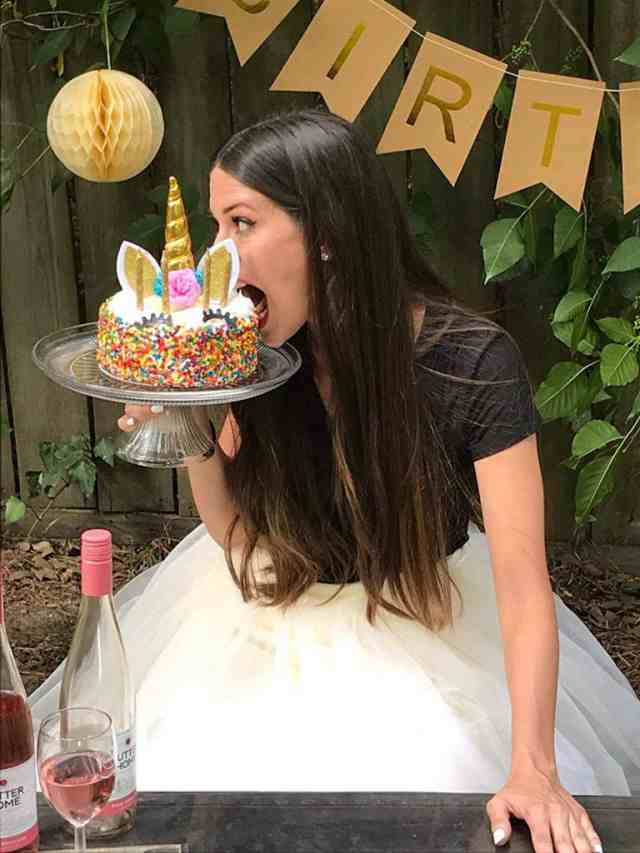 ユニコーン ケーキ飾りセット 手作り デコレーション お誕生日 結婚式 パーティ [並行輸入品] Unicorn Cake Topper with  Eyelashes｜au PAY マーケット