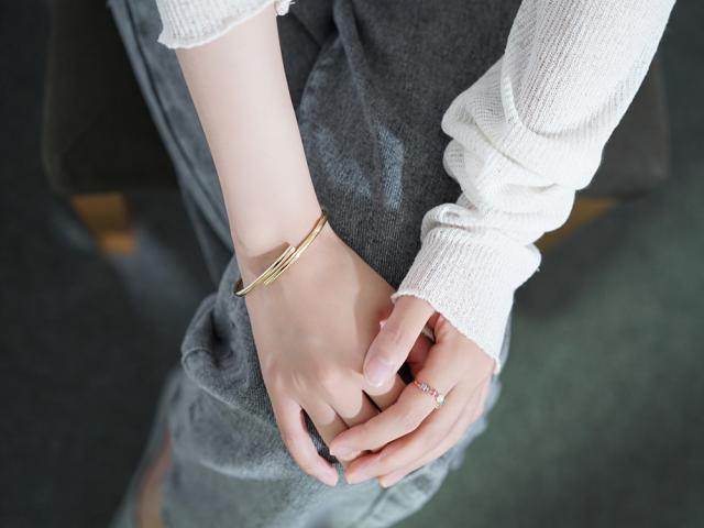 K18 ファチレ バングル レディース メンズ ユニセックス 18K 18金 ゴールド パイプ 2連 ブレスレット 腕輪 地金 シンプル 中空 プレゼント rph75445324の通販は