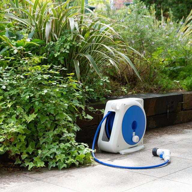 ホースリール m タカギ おすすめ 軽い おしゃれ 送料無料 オーロラｎａｎｏ Rm2fj Takagi 洗車 園芸 水まき 水やり ２年間保証の通販はau Pay マーケット Greentools Au Pay マーケット店